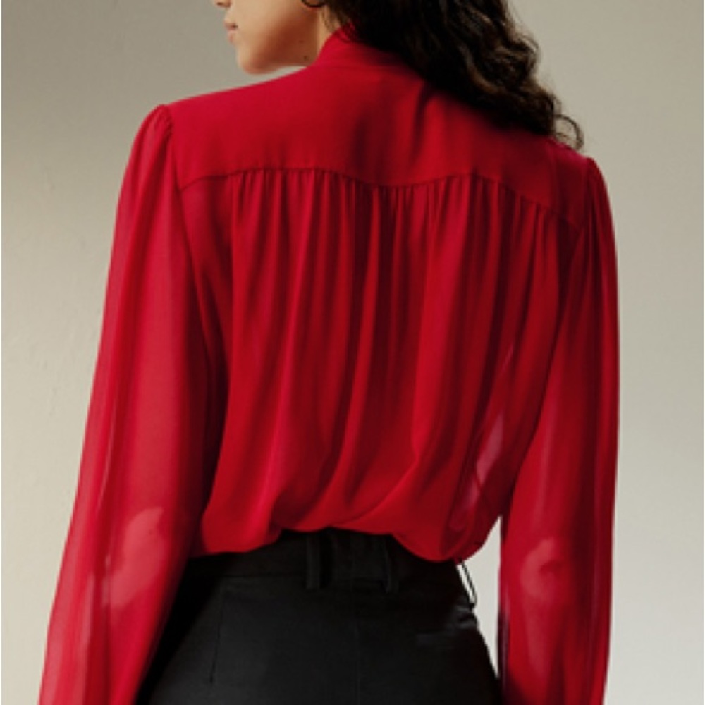 NWT Tie neck button up oversize blouse size M